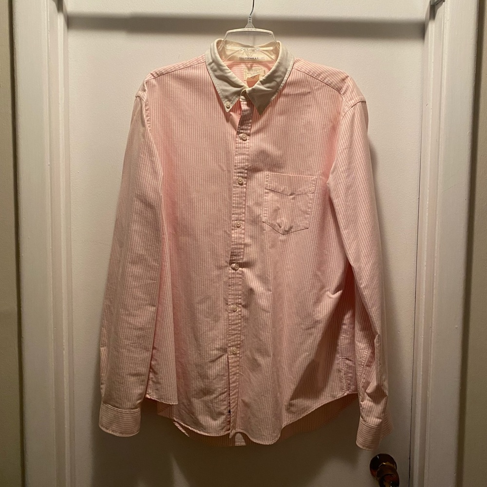Men’s Shirt with White Collar